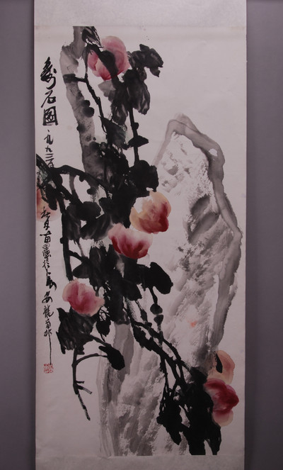 现代苗墨寿石图条幅